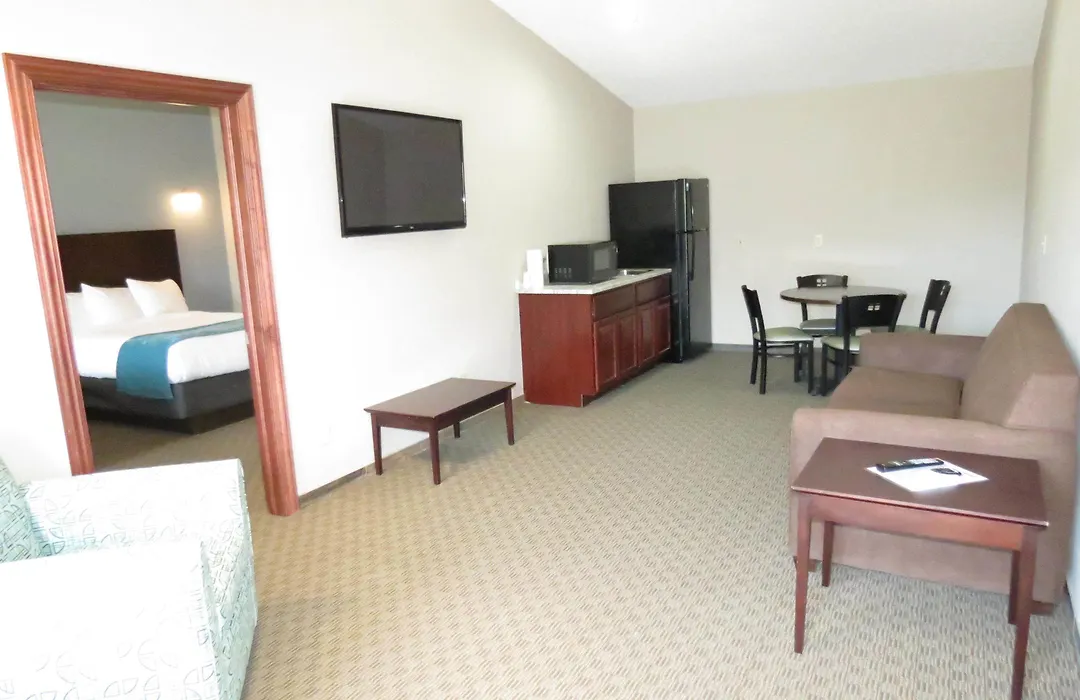 Edgewater Hotel And Suites-1