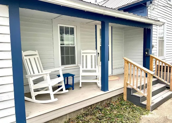 Coastal Cape Cod W/ King Bed, Game Room, & Bikes!