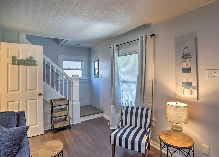 Lorain Lake Cottage < 1 Mi To Lake Erie Fun!